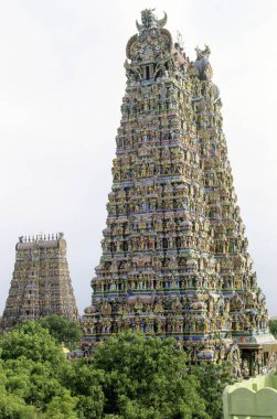 Sri Meenakshi Tapınağı 'ndaki batı ve güney kulesi; Madurai; Tamil Nadu; Hindistan