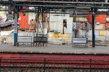 Bandra Tren İstasyonu, Mumbai, Maharashtra, Hindistan, Asya 