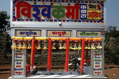 Hindistan 'da dondurma satıcısı açıyorum.