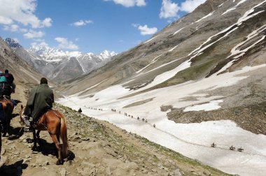 Pilgrim pabibal to panchtarni, amarnath yatra, Jammu Kashmir, Hindistan, Asya  