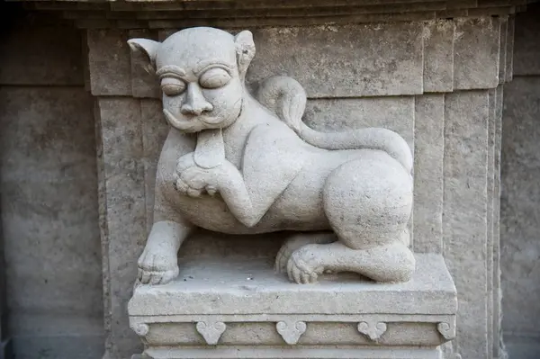 stock image Lion statue kashi karvat temple, varanasi, uttar pradesh, india, asia 