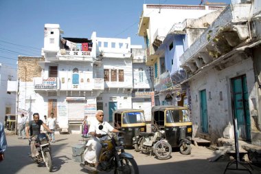 Geleneksel Hint mimari evleri ve Chand pol yolu, Udaipur, Rajasthan, Hindistan sokak sahneleri 