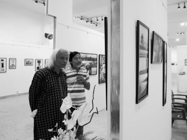Prof PKM Pillai, Jagdish Agarwal fotoğraf sergisi, Jehangir Sanat Galerisi, Mumbai, Maharashtra, Hindistan, Asya