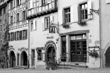 Restoranlar, Eski evler, Riquewihr, Alsace, Fransa, Avrupa