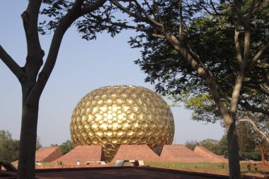 Auroville 'in güzel mimarisi, Tamil Nadu, Hindistan