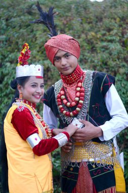 Geleneksel Meghalaya elbiseli çift Hindistan Asya  
