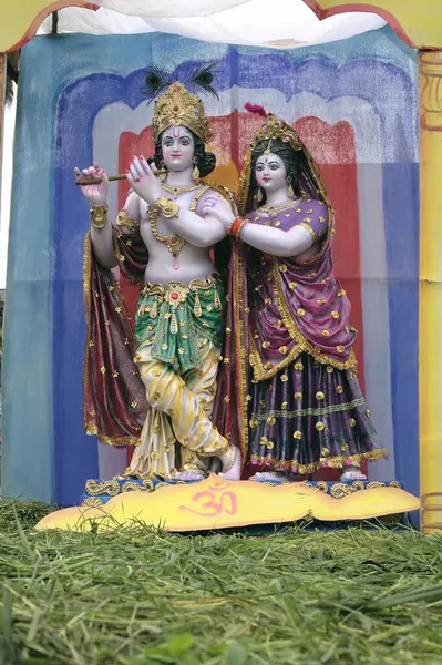 Stock image Janmashtami festival or Lord Krishna birthday celebration carnival clay idols of Krishna and Radha displayed on truck, Jabalpur, Madhya Pradesh, India 