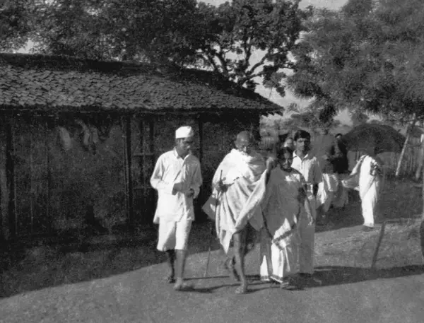 stock image Mahatma Gandhi and others walking at Sevagram Ashram , 1939