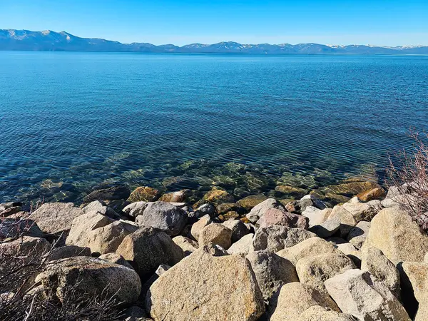 Güzel doğa. Tahoe Gölü. ABD.