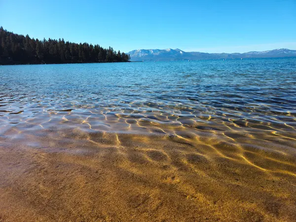 Güzel doğa. Tahoe Gölü. ABD.