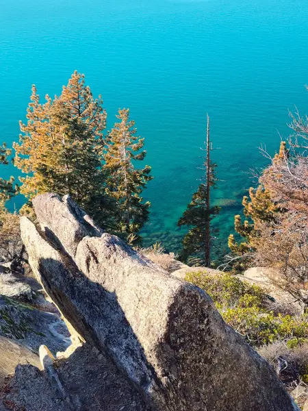 Güzel doğa. Tahoe Gölü. ABD
