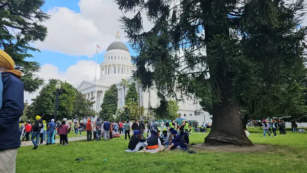 SACRAMENTO. California 'da. ABD. 03.31.2024. Bağlayıcı olmayan Khalistan Referandumu için binlerce kişi Sacramento 'da toplandı. Başkent Müzesi. 