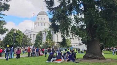 SACRAMENTO. California 'da. ABD. 03.31.2024. Bağlayıcı olmayan Khalistan Referandumu için binlerce kişi Sacramento 'da toplandı. Başkent Müzesi. 