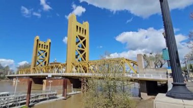 SACRAMENTO. California 'da. ABD. 02.11.2024. Yaşlı Sacramento. Kasaba Köprüsü.