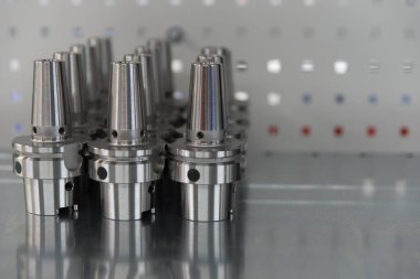 Değirmen ve akort makineleri için CNC araçları, son değirmen ve matkapları tutmak için, gişe sahipleri, HSK-A 63, Makine verimliliği, Metal çalışma araçları