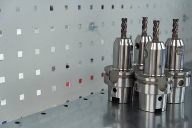 Değirmen ve akort makineleri için CNC araçları, son değirmen ve matkapları tutmak için, gişe sahipleri, HSK-A 63, Makine verimliliği, Metal çalışma araçları