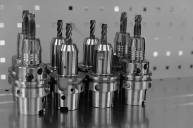 Değirmen ve akort makineleri için CNC araçları, son değirmen ve matkapları tutmak için, gişe sahipleri, HSK-A 63, Makine verimliliği, Metal çalışma araçları