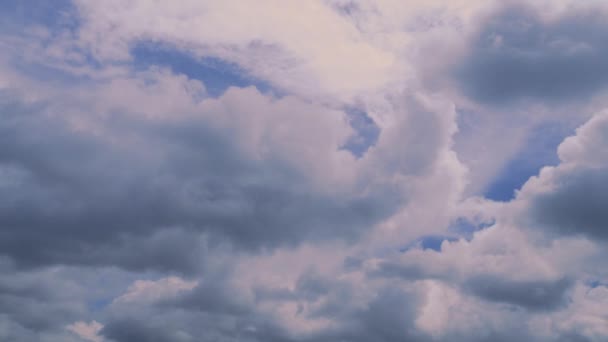 그라디언트 흩어져 구름의 촬영의 바닥에 마법의 분홍색과 보라색 구성표 고품질 — 비디오