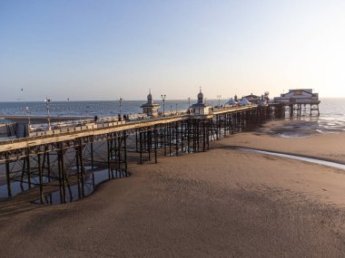 Havadan Blackpool, bir DJI Mini 2 ile vuruldu.