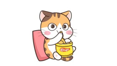 Animasyon Kedi Oturuyor ve Patates cipsi yiyor