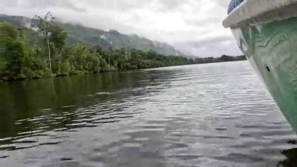 Krásná Krajina Jezerem Urisa Village Kaimana Regency West Papua Indonésie — Stock video