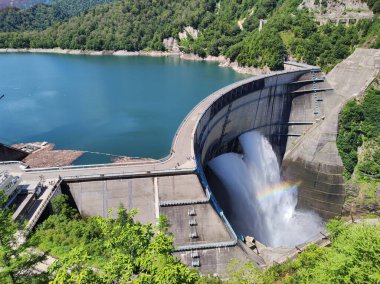Japonya 'nın en büyük barajlarından biri, Kurobe Barajı.