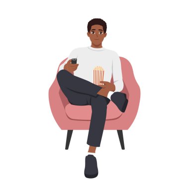 Genç adam kanepede oturup film izlerken patlamış mısır yiyor. Düz vektör çizimi beyaz arkaplanda izole edildi