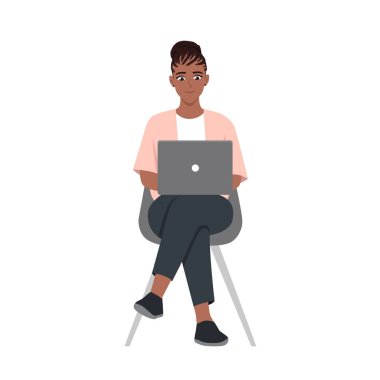 Kadın, sandalyede oturan dizüstü bilgisayarla çalışıyor. Düz vektör çizimi beyaz arkaplanda izole edildi