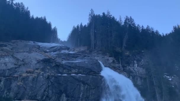 Krimml Watervallen Salzburg Oostenrijk 03282022 Het Vroege Voorjaar Met Sneeuw — Stockvideo