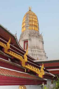 Phitsanulok, Tayland - 23 Nisan 2015: Wat Phra Si Rattana Mahathat Woramahawihan Tapınağı, Büyük Mücevher Relikhanesi, Wat-Phra-Sri veya Wat Yai (Büyük Tapınak), Budist tapınağı. Söylenenlere göre Buda 'nın kutsal emanetleri..