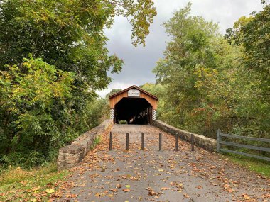 Entrance to Academia Pomeroy Covered Bridge, longest remaining covered bridge in Pennsylvania. Beautiful fall scenery in rural Pennsylvania, foliage, forest, trees, hight control sign clipart