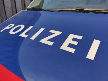 Viyana, Avusturya - 7 Kasım 2024: Avusturya polis devriye arabasının ayrıntıları. Etiketli Polis. Federal Polis (Almanca: Bundespolizei) Avusturya 'nın ulusal ve başlıca emniyet teşkilatıdır..