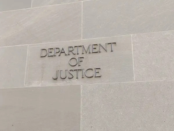 Washington DC, ABD, 16 Eylül 2024: Robert F. Kennedy Binası önünde ABD Adalet Bakanlığı 'nın (DOJ) imzasının kapatılması. Adalet Bakanlığı yasaları uygular ve ABD 'nin çıkarlarını korur..