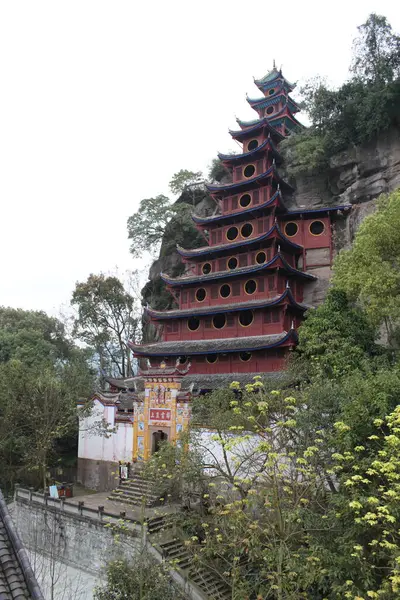 Zhong, Chongqing, Çin - 16 Mart 2017: Pagoda olarak da bilinen değerli taş kale ve Yangtze Nehri yakınlarındaki değerli taşın tapınağı.