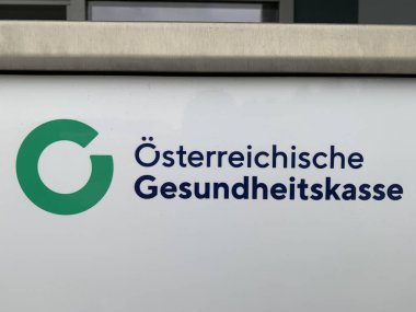 Ganserndorf, Aşağı Avusturya - 12 Ocak 2025: Avusturya 'nın ulusal sağlık sistemi Oesterreichische Gesundheitskasse logosu.