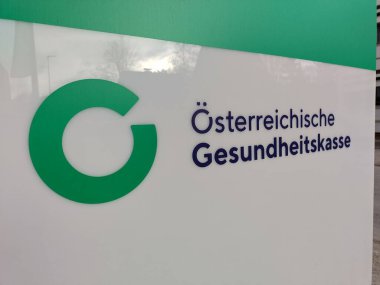 Freistadt, Yukarı Avusturya - 11 Mart 2025: Avusturya 'nın ulusal sağlık sisteminin logosu: sterreikhische Gesundheitskasse (OEGK).