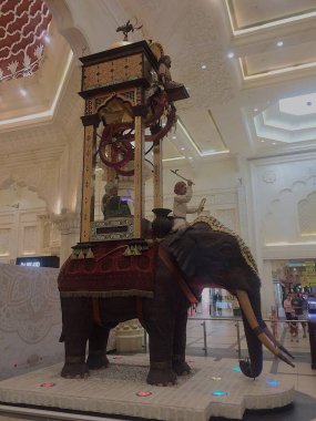 Dubai, Birleşik Arap Emirlikleri - 09 Aralık 2018: İbn Battuta 'daki sergi, Maghrebi' ye ünlü gezgin, kaşif ve akademisyen vermenin anısına.