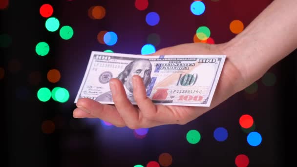 Dollarscheine Großaufnahme Werden Eine Handfläche Einer Frau Gelegt Konzept Der — Stockvideo