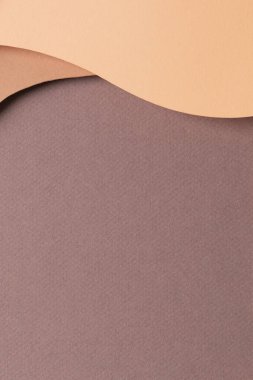 Soyut renkli kağıt dokusu arkaplanı. Minimum kağıt, bej ve kahverengi tonlarında geometrik şekil ve çizgilerin katmanları ile tarz kompozisyonu keser. Üst görünüm, alanı kopyala