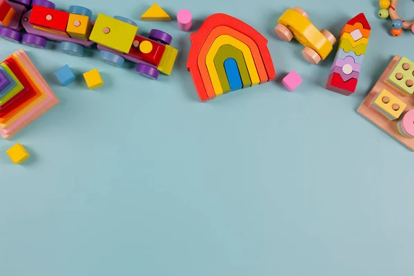 Bebê Crianças Brinquedos Fundo Trem Madeira Brinquedos Educativos Sustentáveis Coloridos — Fotografia de Stock