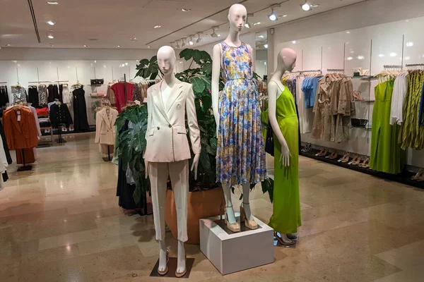 Современный Модный Бренд Интерьера Женского Магазина Одежды Торговом Центре — стоковое фото