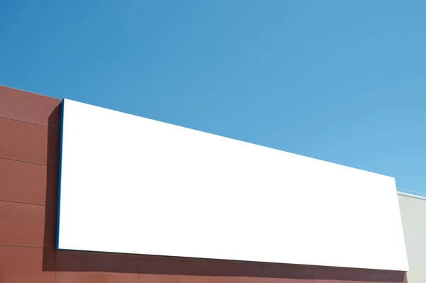 Leere Weiße Große Attrappe Werbeschild Auf Geschäft Geschäft Einkaufszentrum Gebäude — Stockfoto