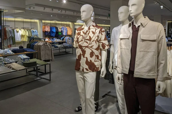 Пустые Мужчины Магазин Одежды Внутри Рубки Центра Современный Магазин Модной — стоковое фото