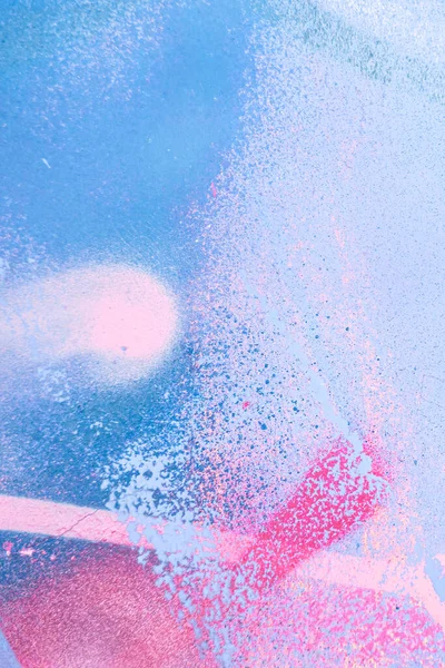 Smerige Verfstreken Vlekken Een Oude Beschilderde Muur Paars Blauw Roze — Stockfoto