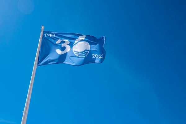 Ondeando Bandera Azul Playa Albir Provincia Alicante España Bandera Azul — Foto de Stock