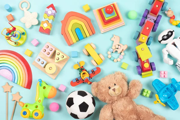 Babyspielzeug Muster Set Von Bunten Pädagogischen Holz Und Plüschspielzeug Für lizenzfreie Stockbilder