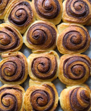 Taze tarçınlı rulo.