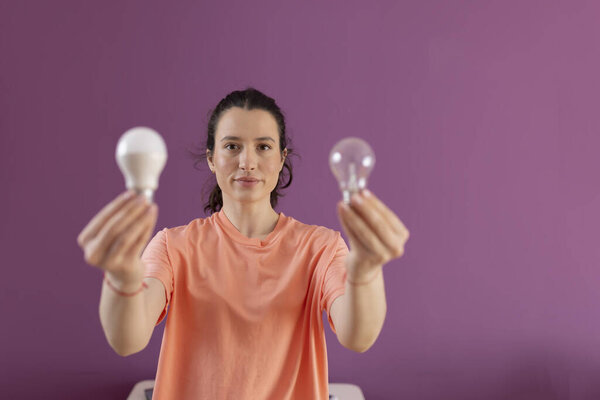 Сравнение экономической и нормальной лампочки