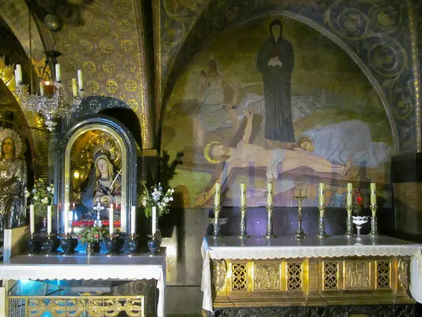 JERUSALEM ISRAEL, 13 Mayıs 2015: Golgotha, İsa 'nın Kutsal Mezar Bazilikası içinde çarmıha gerildiği yer.  