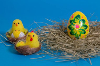 Mavi Arkaplanda Paskalya Yumurtası. Dini sembol